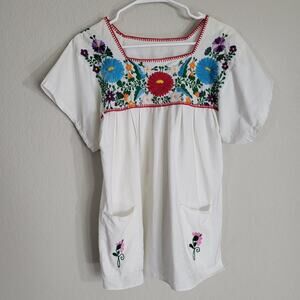 Floral Embroidered Peasant Top Women Medium Mexican Embroidery Art Boho Festival